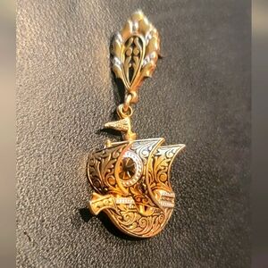 RARE Vintage 60's SPAIN Damascene 3D Ship Black & Gold tone Earrings